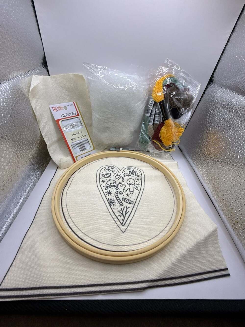 DIY Gingerbread Heart Christmas Ornament Hand Embroidery Kit with Hoop, Floss, a